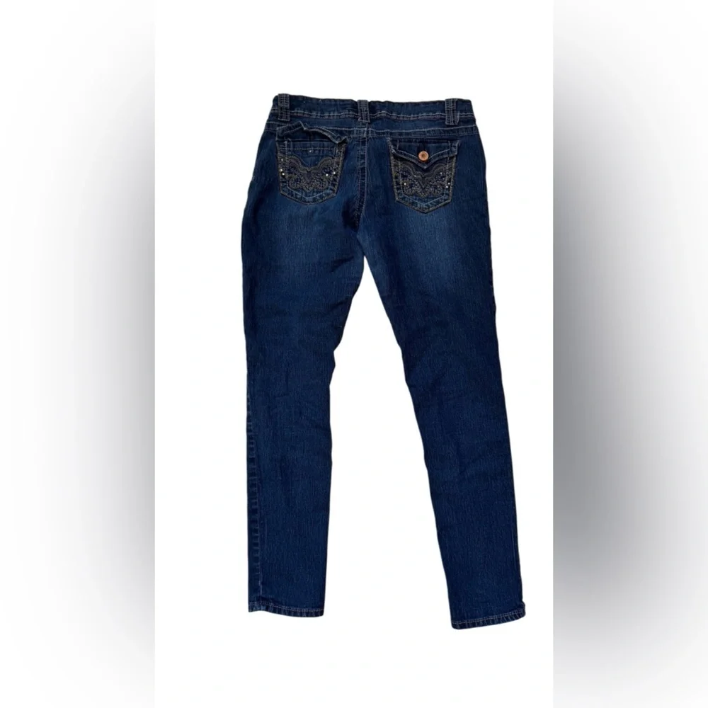 Wallflower Jeans questions leave